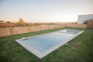 piscina y jardin